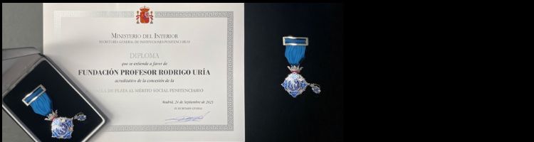 A Fundaçao Professor Uría recebe a medalha de prata de mérito social nas prisões